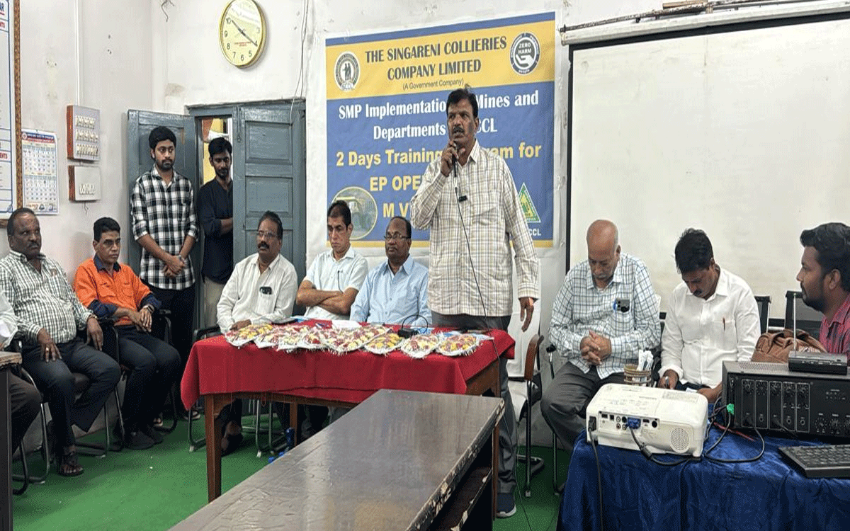 Ramavaram : డ్రైవర్లు వేగ నియంత్రణ పాటించాలి : జీఎం శాలెం రాజు