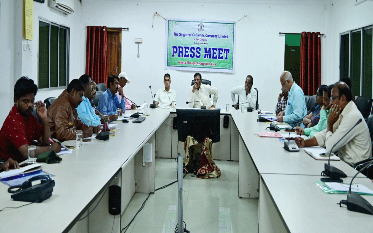 Ramavaram : కొత్తగూడెం ఏరియాలో లక్ష్యాన్ని మించి బొగ్గు ఉత్పత్తి : జీఎం శాలెం రాజు