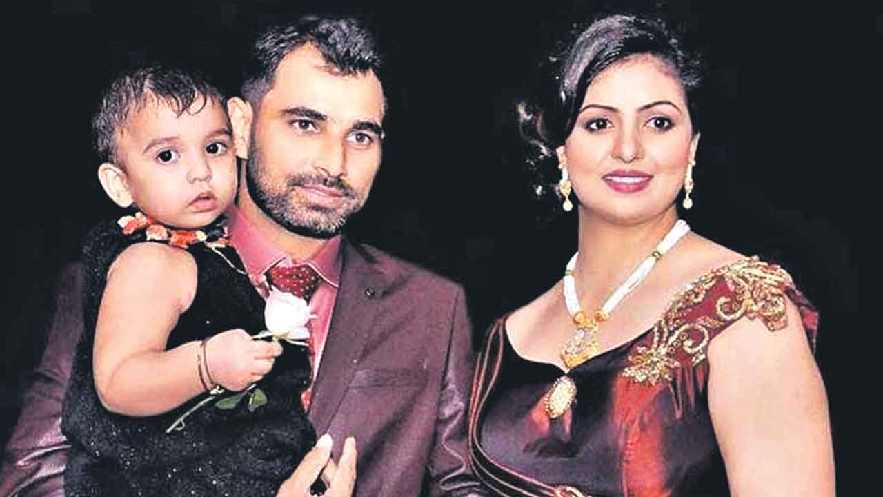 నెలకు 4లక్షలివ్వాలి