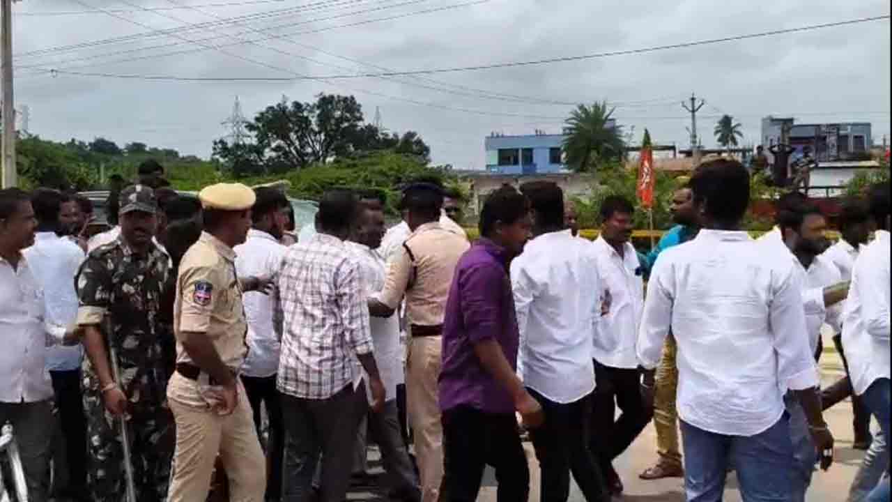 Congress Party | శివంపేట్ వర్సెస్ నర్సాపూర్.. మంత్రి ముందే రసాభాస