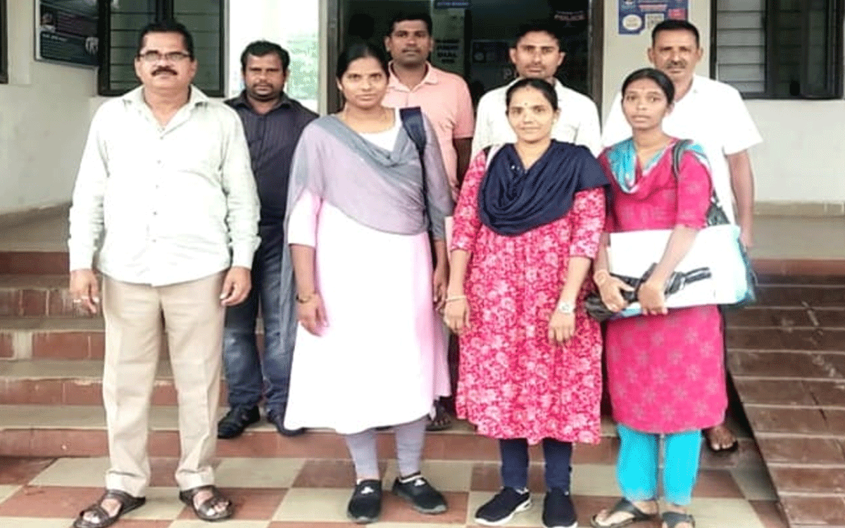 Yellandu : బాలలను పనిలో పెట్టుకుంటే కఠిన చర్యలు : ఎస్ఐ సూర్య‌