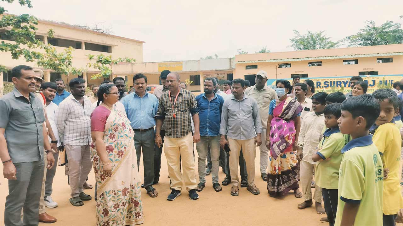 Siddipet | విధుల పట్ల నిర్లక్ష్యం వహిస్తే చర్యలు తప్పవు.. అధికారులకు సిద్దిపేట కలెక్టర్‌ వార్నింగ్‌