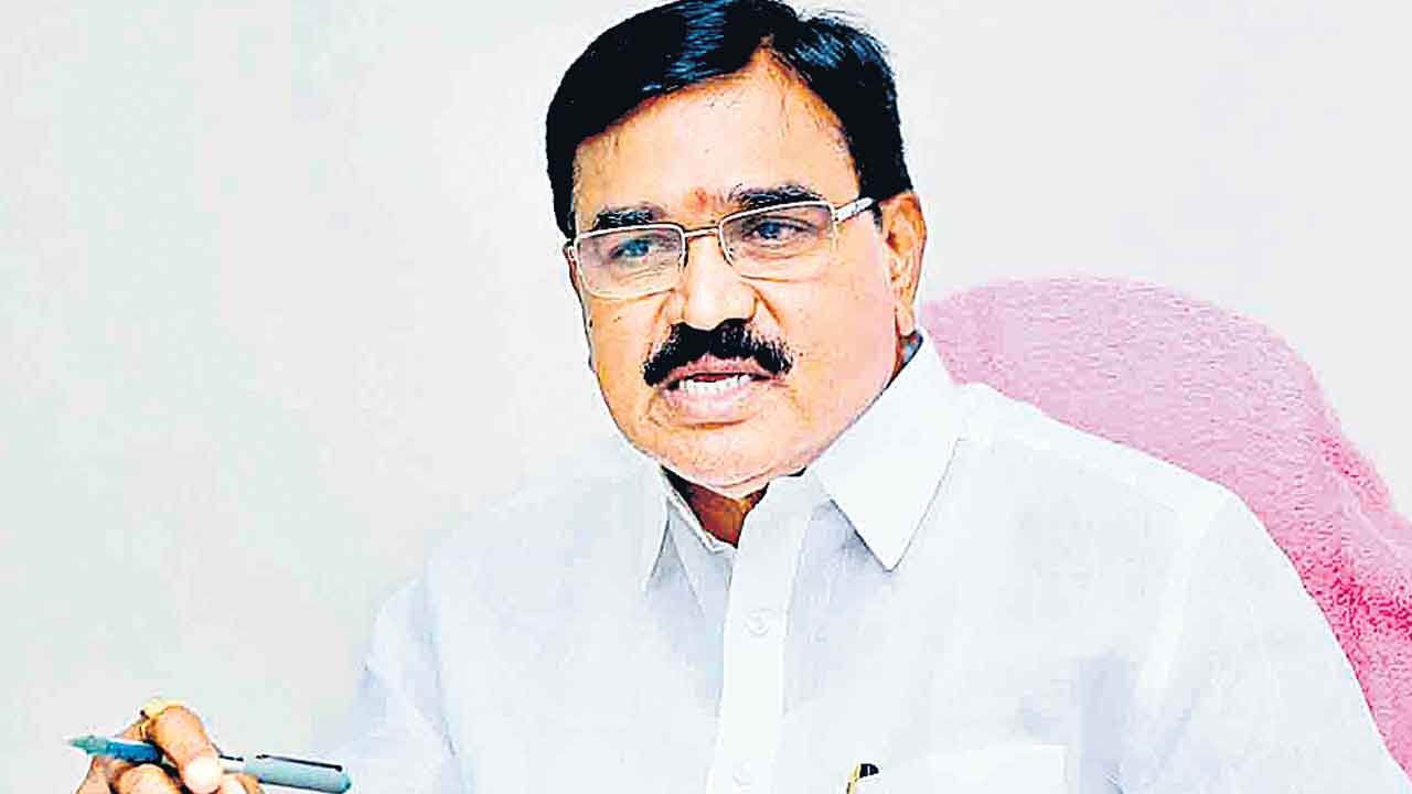 తెలంగాణను ఎడారిగా మార్చే కుట్ర.. సింగిరెడ్డి నిరంజన్రెడ్డి ఆగ్రహం