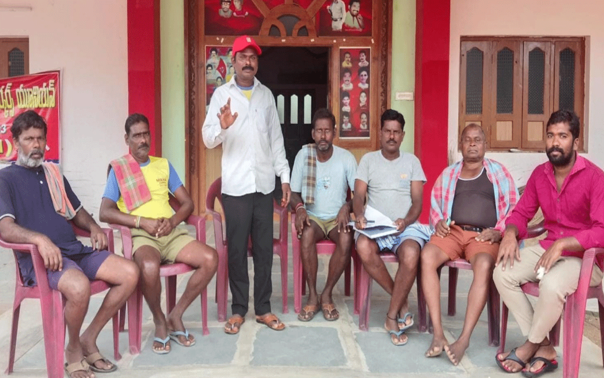 Yellandu : జీసీసీ హమాలీల‌కు పీఎఫ్, ఈఎస్ఐ సౌక‌ర్యం కల్పించాలి : బోల్లా సీతారాములు