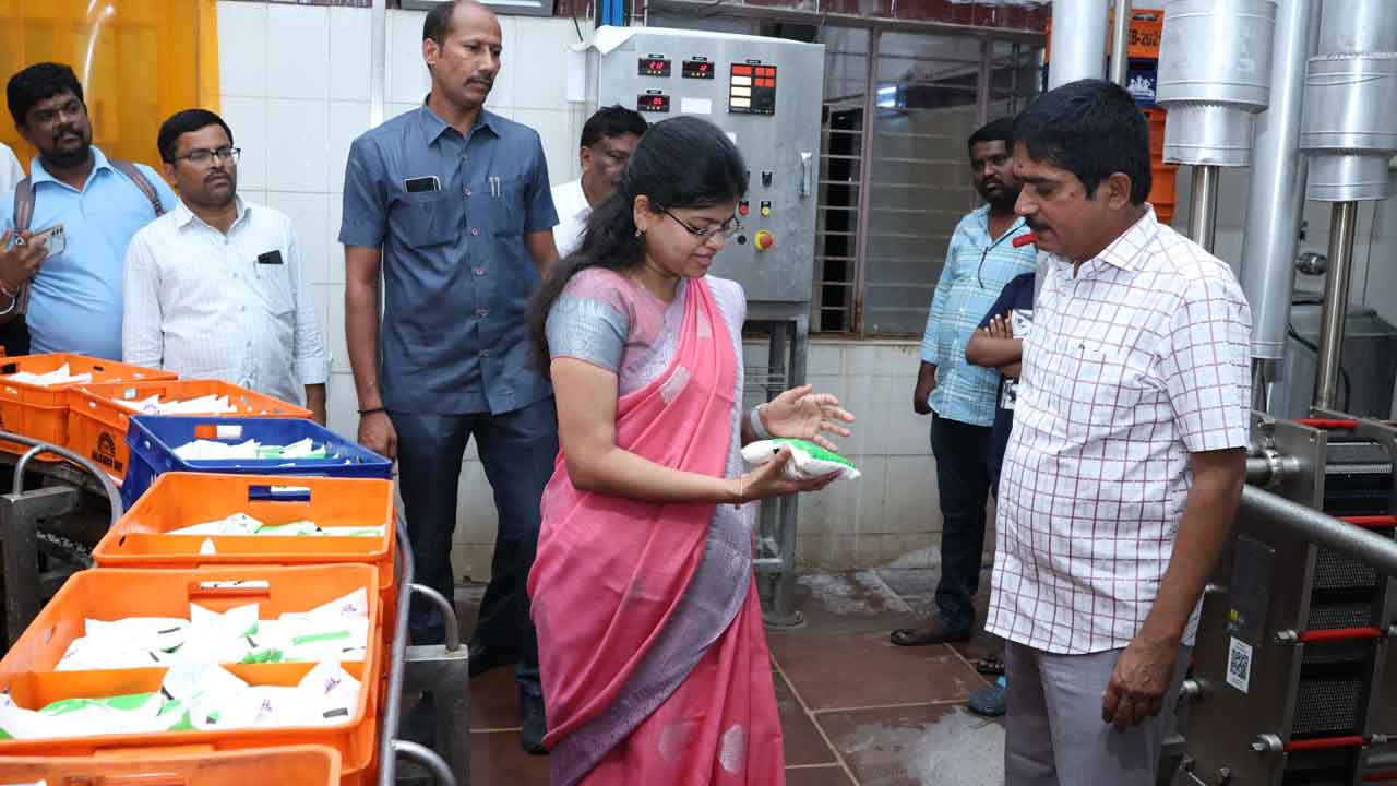 Collector Sneha Shabarish | ముల్కనూరు సహకార సంఘం సేవలు భేష్ : కలెక్టర్ స్నేహ శబరీష్