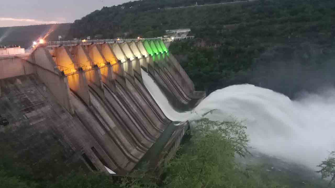 Srisailam Project | శ్రీశైలం ప్రాజెక్టుకు భారీగా ఇన్‌ఫ్లో.. ఒక గేటు ఎత్తివేత