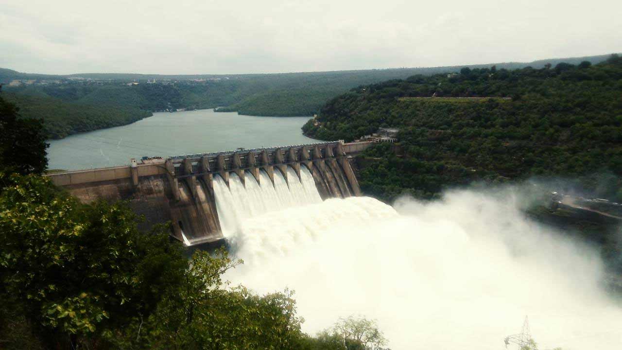 Srisailam | శ్రీశైలం జలాశయానికి భారీ వరద ప్రవాహం.. ఏడు గేట్లు ఎత్తివేత