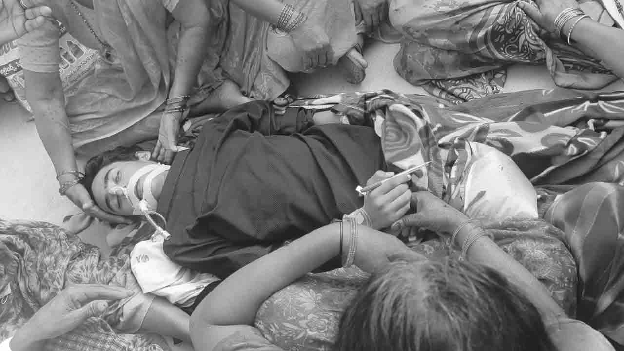 Student Suicide | తొర్రూరులో పదో తరగతి విద్యార్థి ఆత్మహత్య.. మృతదేహంతో స్కూలు ముందు బైఠాయించిన బంధువులు