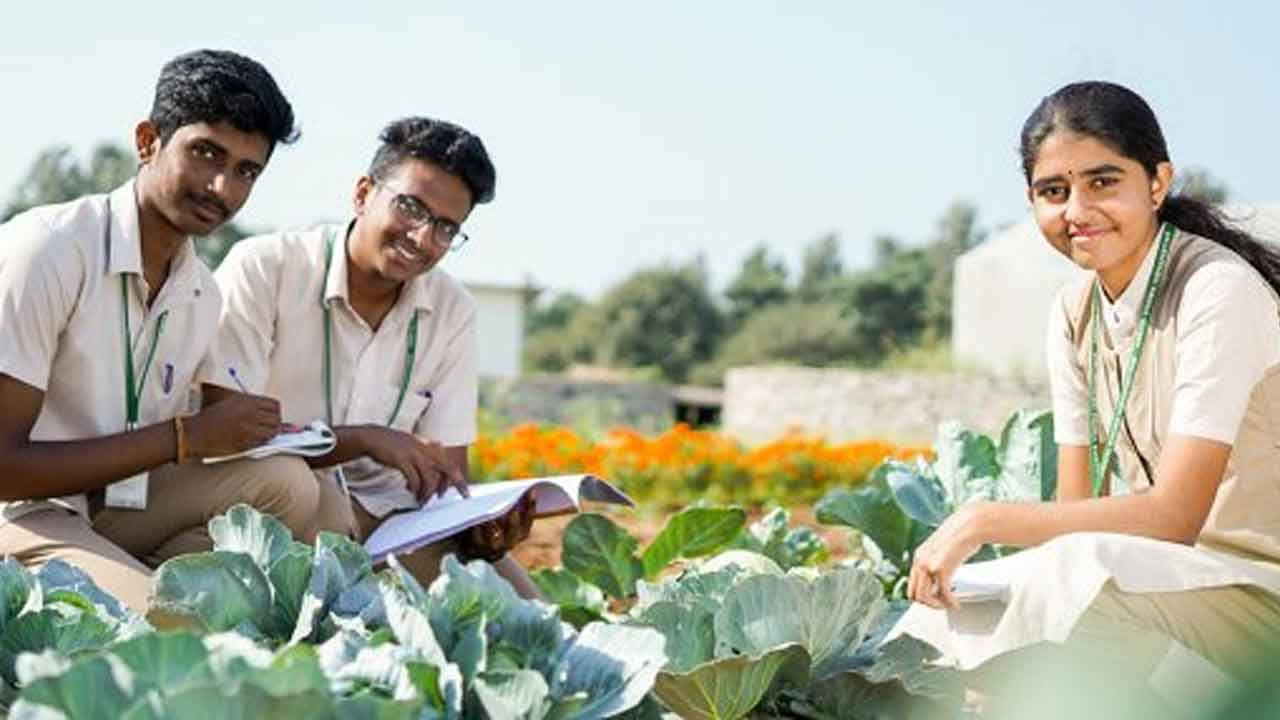 వ్యవసాయ డిగ్రీ కోర్సుల వైపు విద్యార్థులు.. వెటర్నరీ కోర్సులో ఒక్కో సీటుకు 30మంది విద్యార్థులు దరఖాస్తు