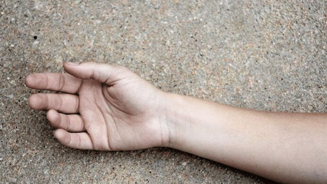 Medical Student: టీచ‌ర్ల వేధింపులు త‌ట్టుకోలేక‌.. మెడిక‌ల్ స్టూడెంట్ ఆత్మ‌హ‌త్య‌