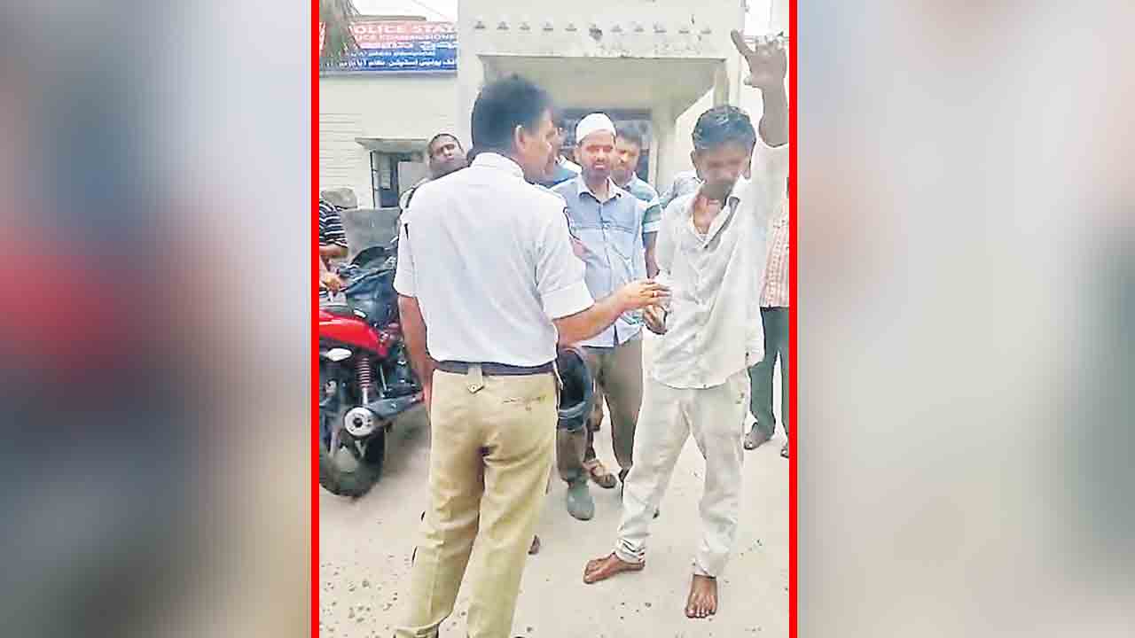 ట్రాఫిక్ పీఎస్ ఆవరణలో యువకుడి ఆత్మహత్యాయత్నం