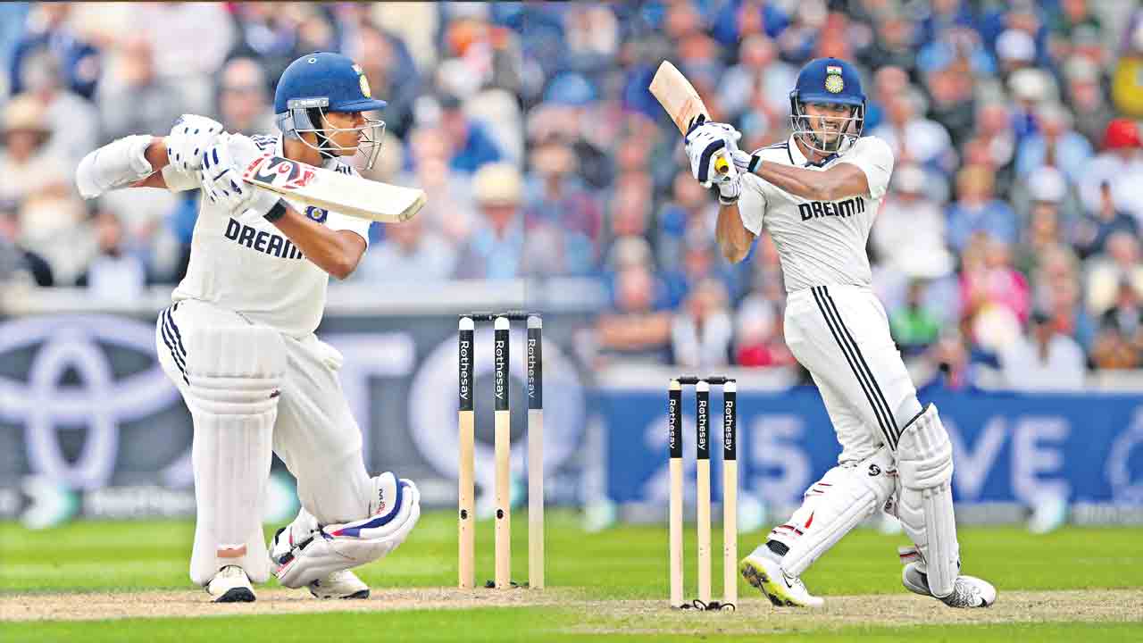 నిలకడగా.. జైస్వాల్‌, సాయి అర్ధ శతకాలు