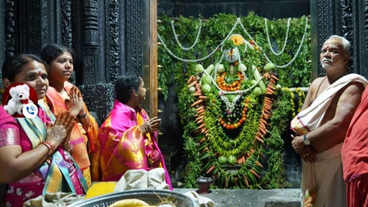Thousand Pillar temple | శాకాంబరేశ్వర్లుగా కొలువైన వేయిస్తంభాల రుద్రేశ్వరస్వామి