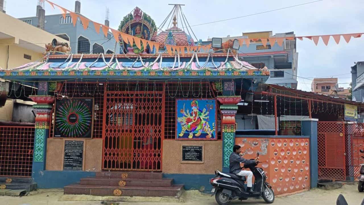 Bonalu | బోనాల ఉత్సవాలకు దేవాలయాలు సిద్ధం.. రంగు రంగుల పూలు, విద్యుత్‌ దీపాలతో ముస్తాబు.