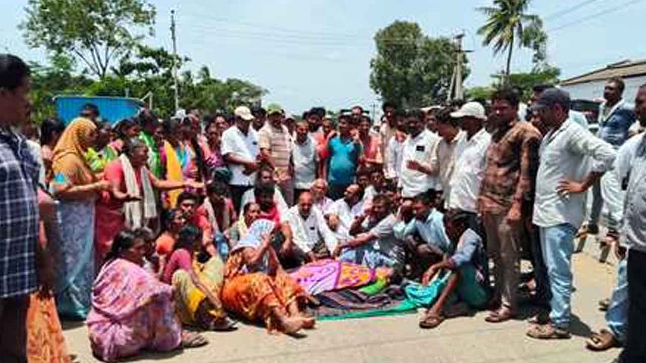 Khammam | ముత్తమ్మ కుటుంబానికి న్యాయం చేయాలని కస్నా తండావాసుల ధర్నా