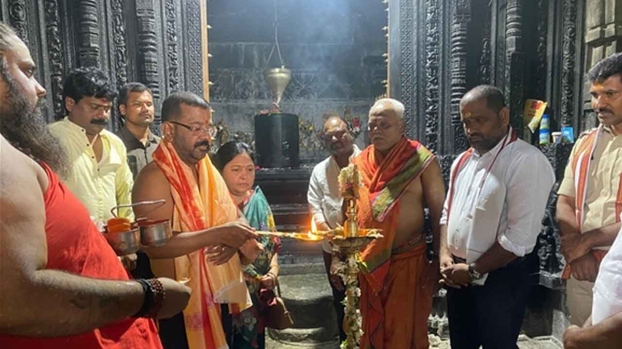 Tholi Ekadashi | వేయిస్తంభాల దేవాలయంలో తొలి ఏకాదశి పూజలు