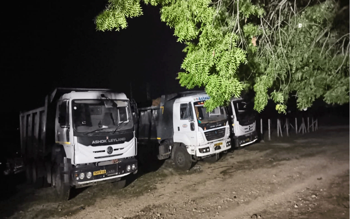 Chivvemla : మట్టిని అక్రమంగా తరలిస్తున్న ఆరు టిప్పర్లు స్వాధీనం