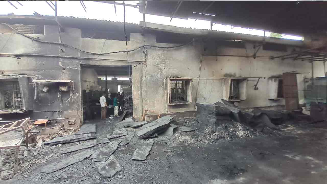 Fire Breaks | కాటేదాన్లోని తిరుమల రబ్బర్ పరిశ్రమలో అగ్నిప్రమాదం