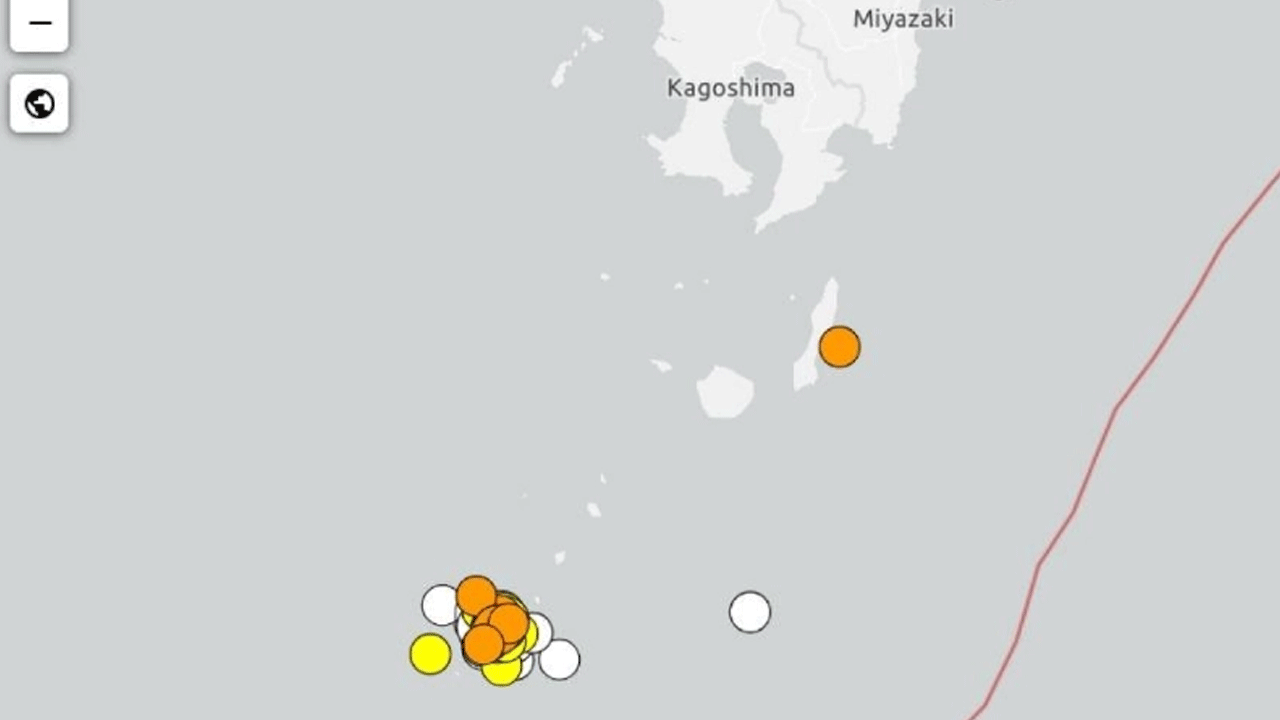 Earthquakes: 2 వారాల్లో 900 సార్లు కంపించిన భూమి.. ఆ దీవుల్లో హై అల‌ర్ట్