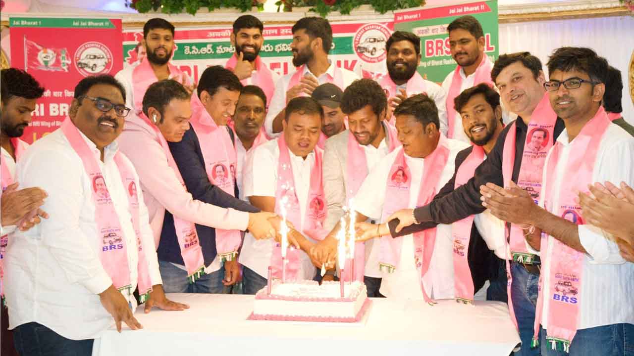 NRI | లండన్లో ఘనంగా కేటీఆర్ జన్మదిన వేడుకలు