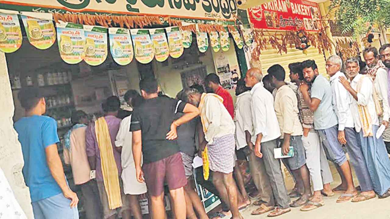 యూరియా కోసం తిప్పలు