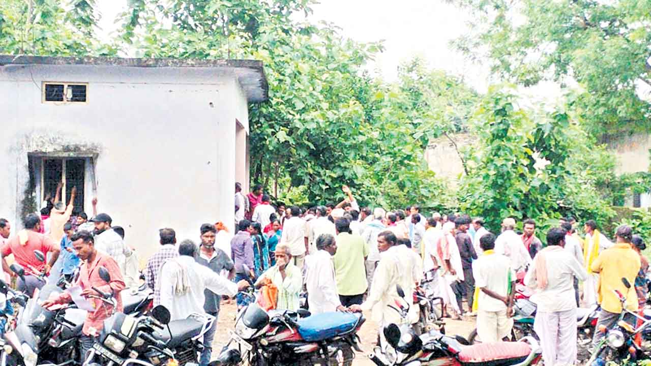 యూరియా పంపిణీలో ఇంత జాప్యమా..?