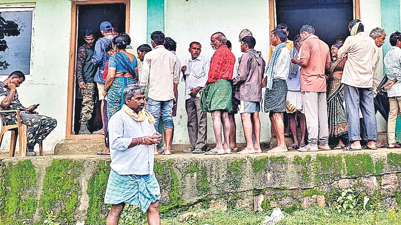 మిర్యాలగూడలో యూరియా దందా!