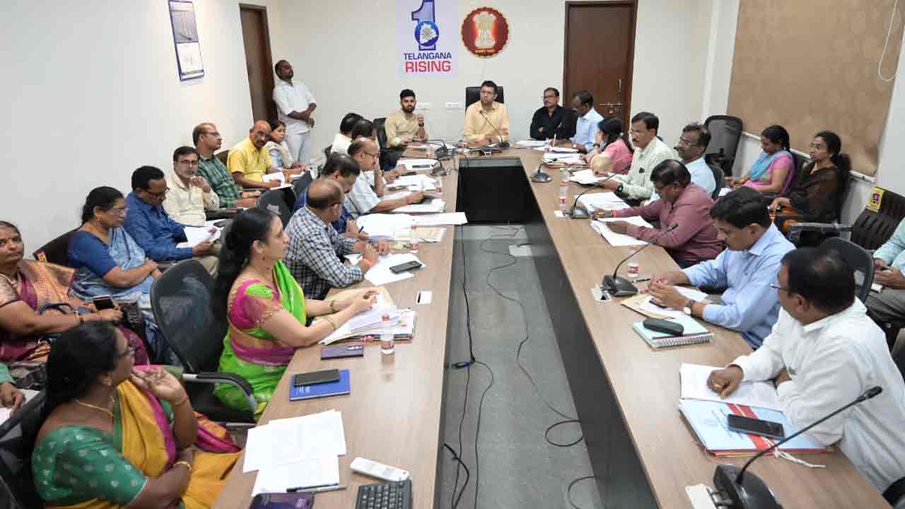 విద్యార్థుల సమస్యల పట్ల నిర్లక్షం వహిస్తే అధికారులపై చర్యలు తప్పవు