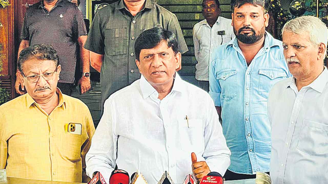 కాంగ్రెస్‌ తప్పిదంవల్లే సీట్ల పెంపు సాధ్యం కాదు