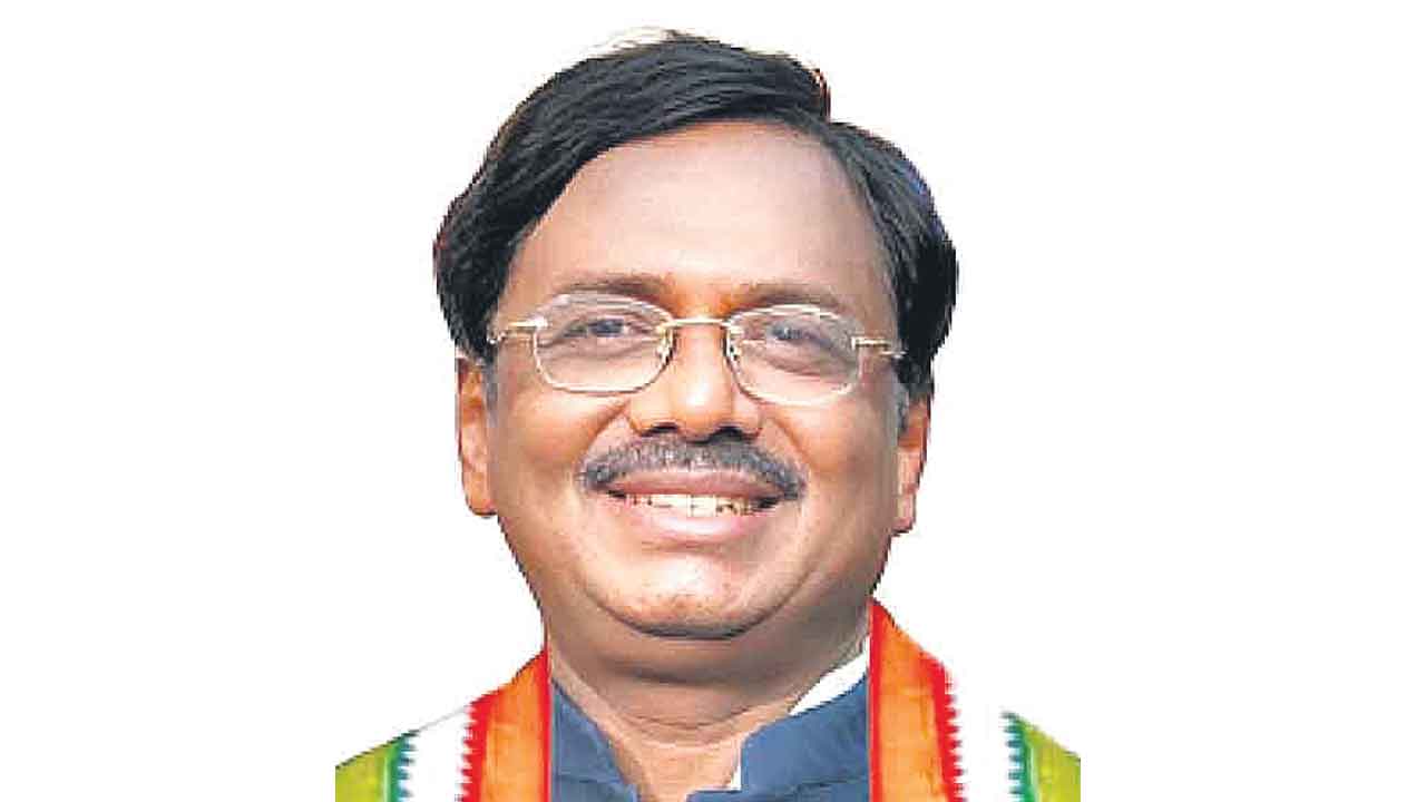 నియోజకవర్గానికి ఎమ్మెల్యేనే రాజు