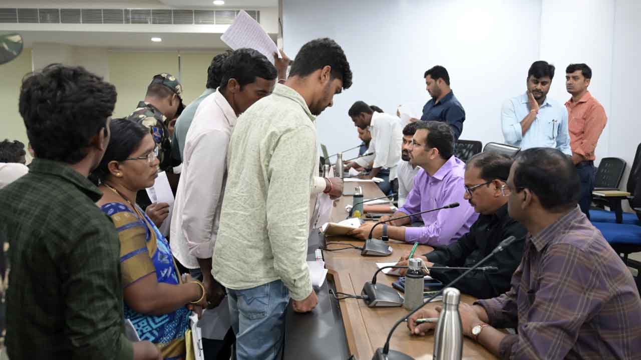 Collector Prateek Jain | ప్రజల ఫిర్యాదులను సత్వరమే పరిష్కరించాలి : కలెక్టర్‌ ప్రతీక్‌ జైన్‌