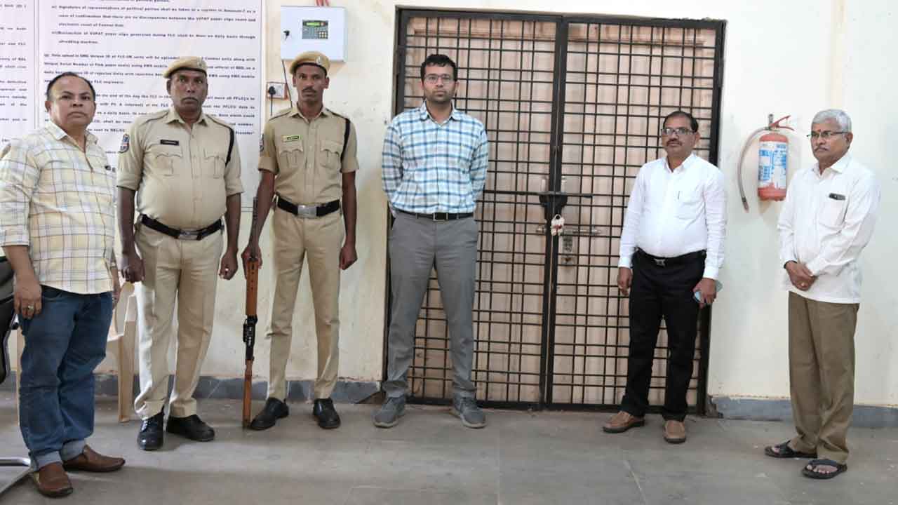 Collector Prateek Jain | ఈవీఎం గోడౌన్‌ను సందర్శించిన కలెక్టర్ ప్రతీక్ జైన్