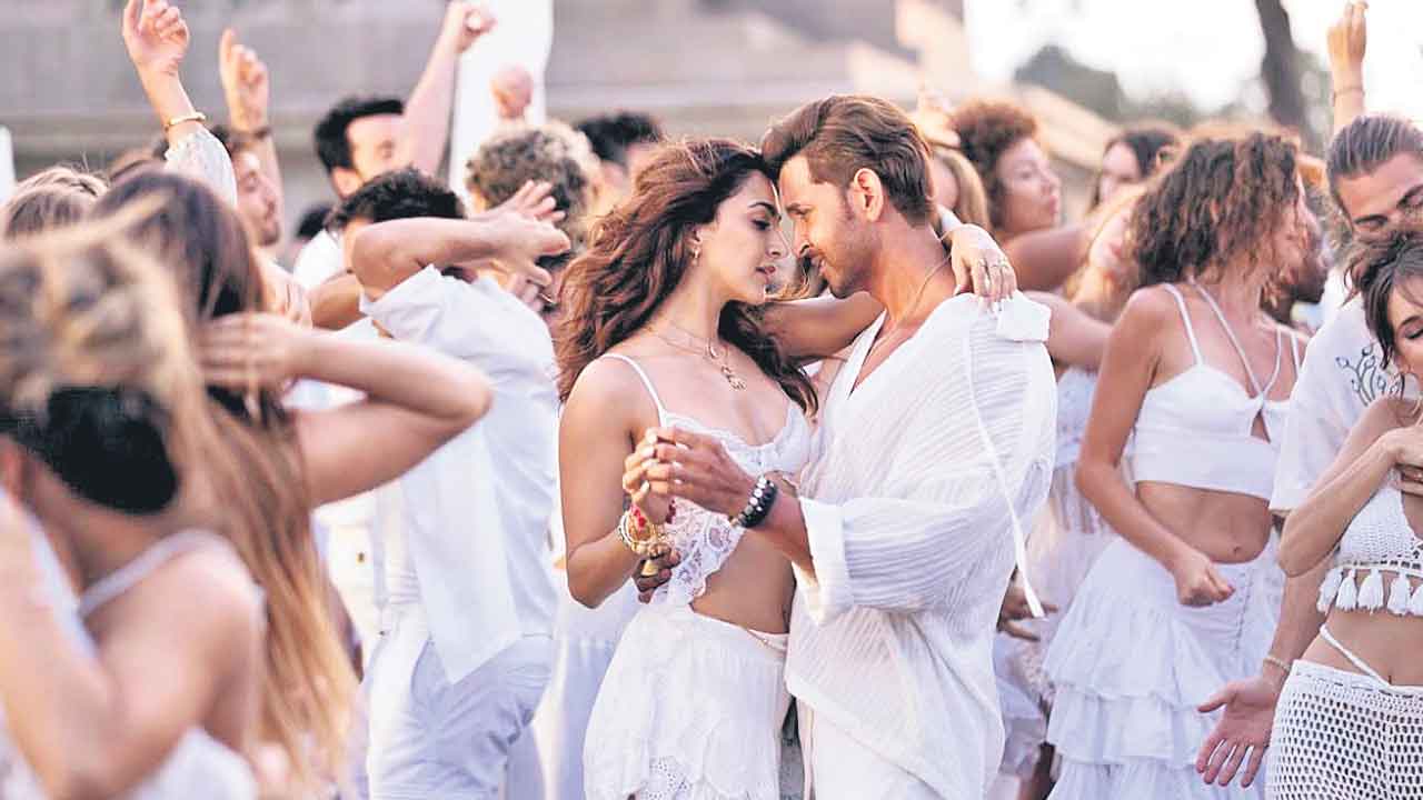 మ్యూజికల్‌ ప్రమోషన్స్‌లో వార్‌-2