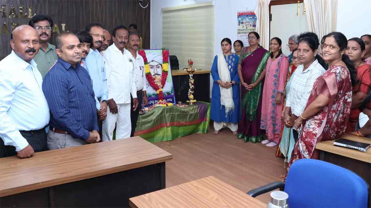 దొడ్డి కొమురయ్య జీవితం స్పూర్తిదాయకం: కలెక్టర్‌ డాక్టర్‌ సత్య శారద