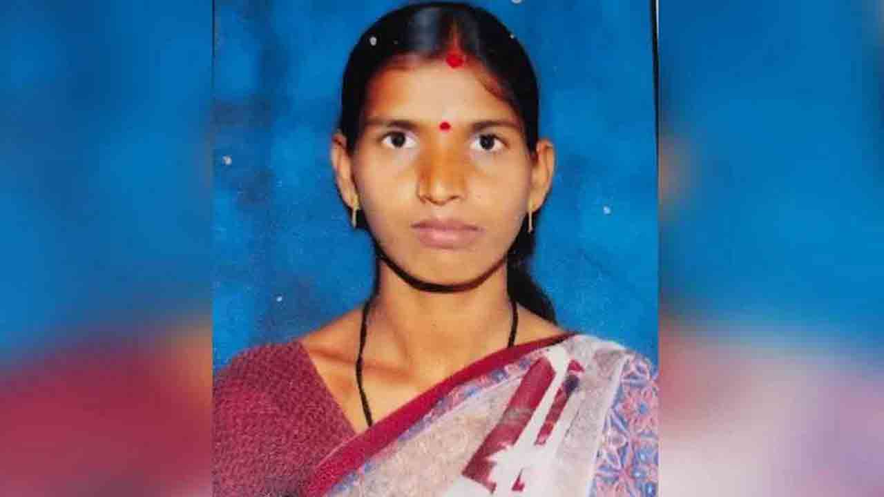 పోల్కంపల్లిలో కారు బీభత్సం