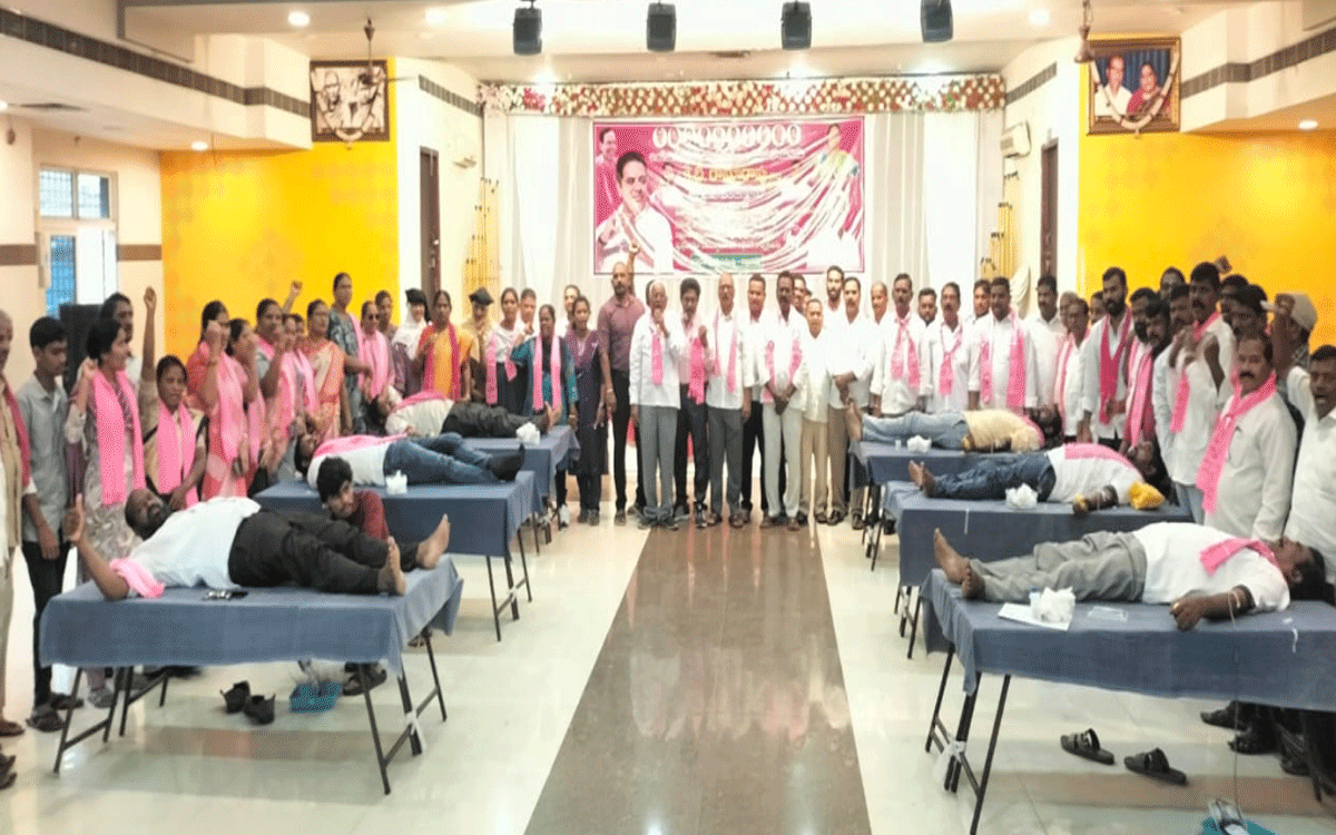 Yellandu : ఇల్లెందులో ఘనంగా కేటీఆర్ జన్మదిన వేడుకలు