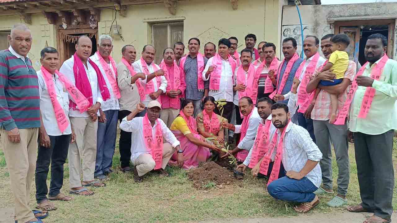 Yellareddypet | పల్లెను మరిచిన ప్రభుత్వం.. గ్రామాల్లో పడకేసిన పారిశుధ్యం..