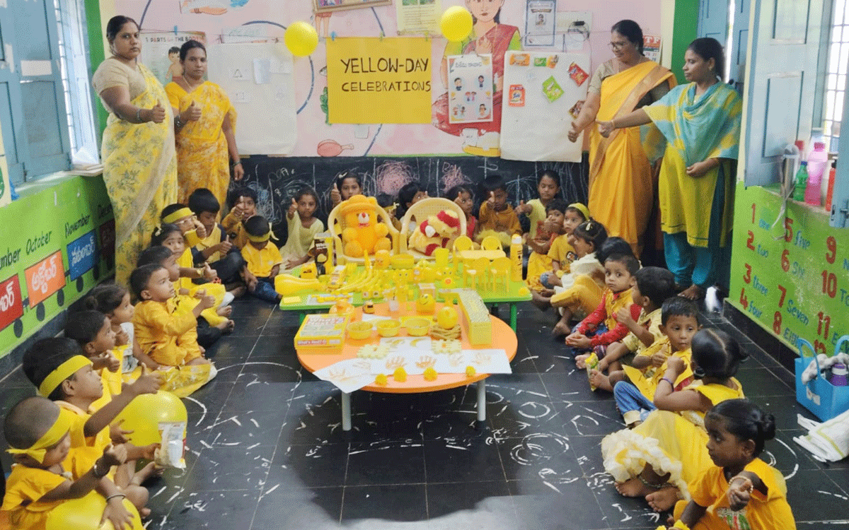 Khammam Rural : అంగన్‌వాడీ కేంద్రంలో ఎల్లో డే వేడుకలు