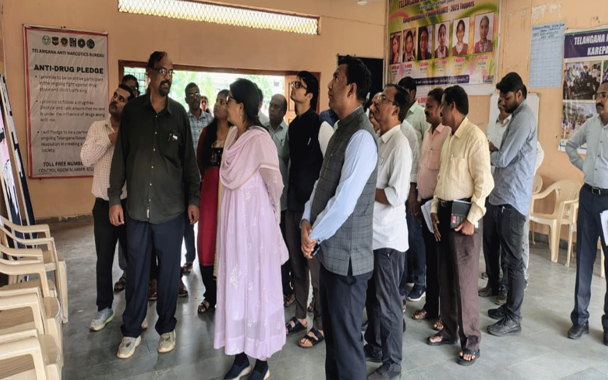 Karepalli : ప్రిన్సిపల్ సెక్ర‌ట‌రీ యోగితా రాణా కారేపల్లి మోడల్ స్కూల్ సంద‌ర్శ‌న