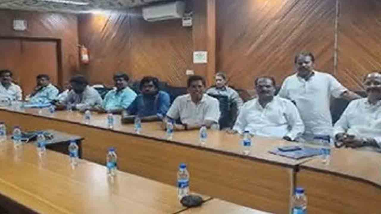 వేతన సమస్యకు త్వరలో పరిష్కారం