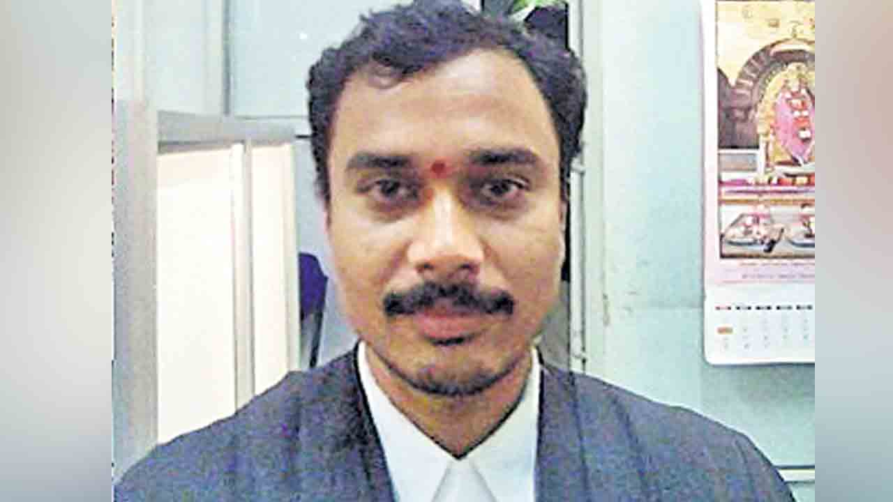 హైకోర్టులో న్యాయవాది హఠాన్మరణం