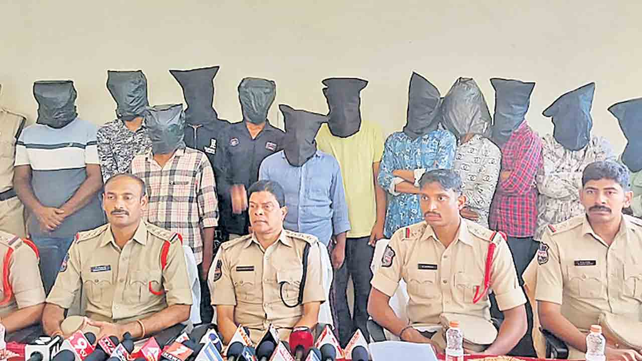 గంజాయి రవాణా చేస్తున్న అంతర్రాష్ట్ర ముఠా అరెస్టు