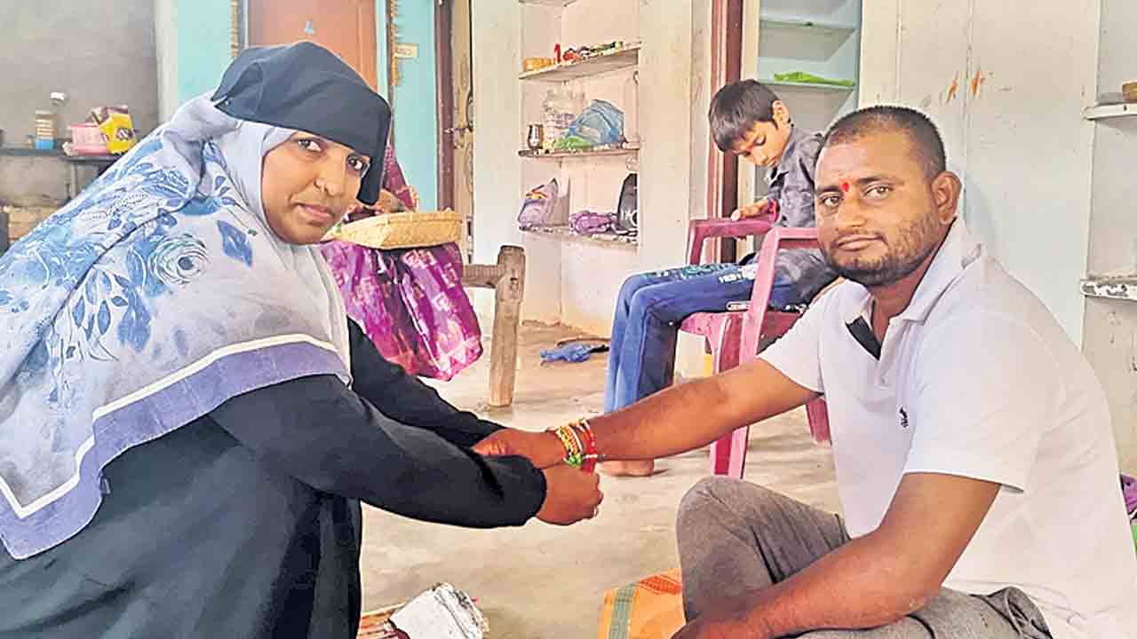 వెల్లివిరిసిన మత సామరస్యం