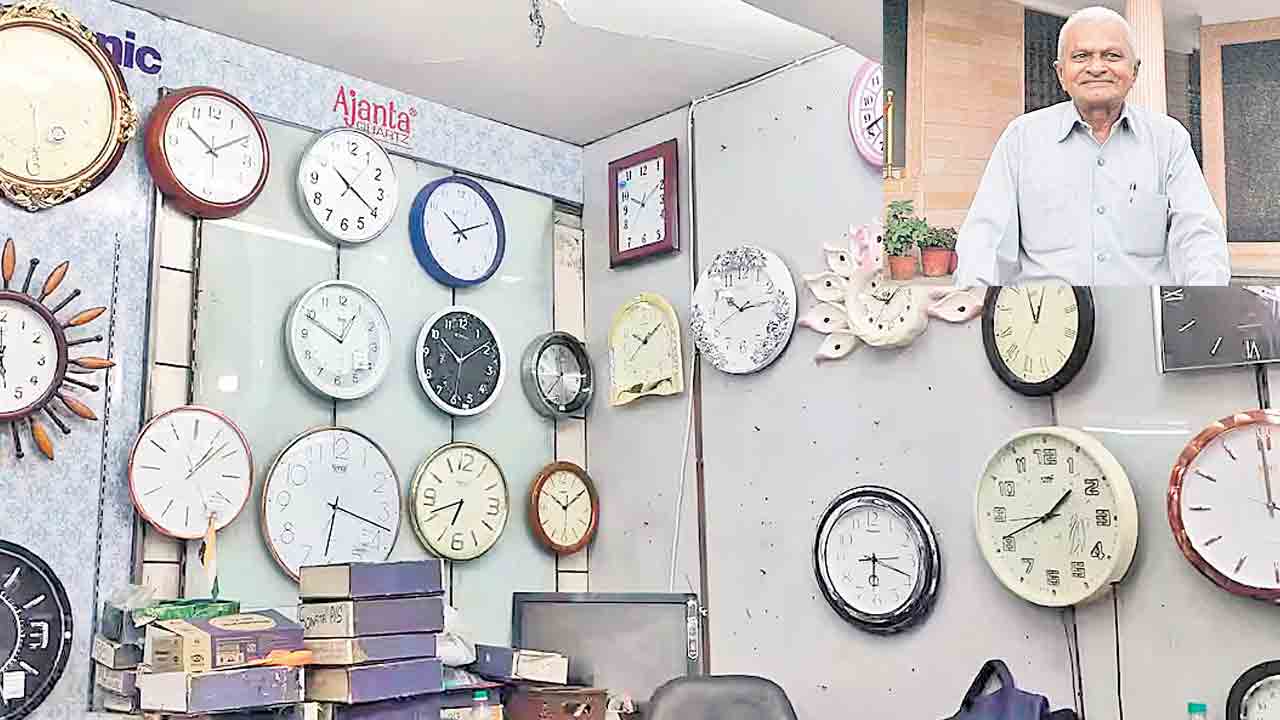 కాలంతో మారుతూ..