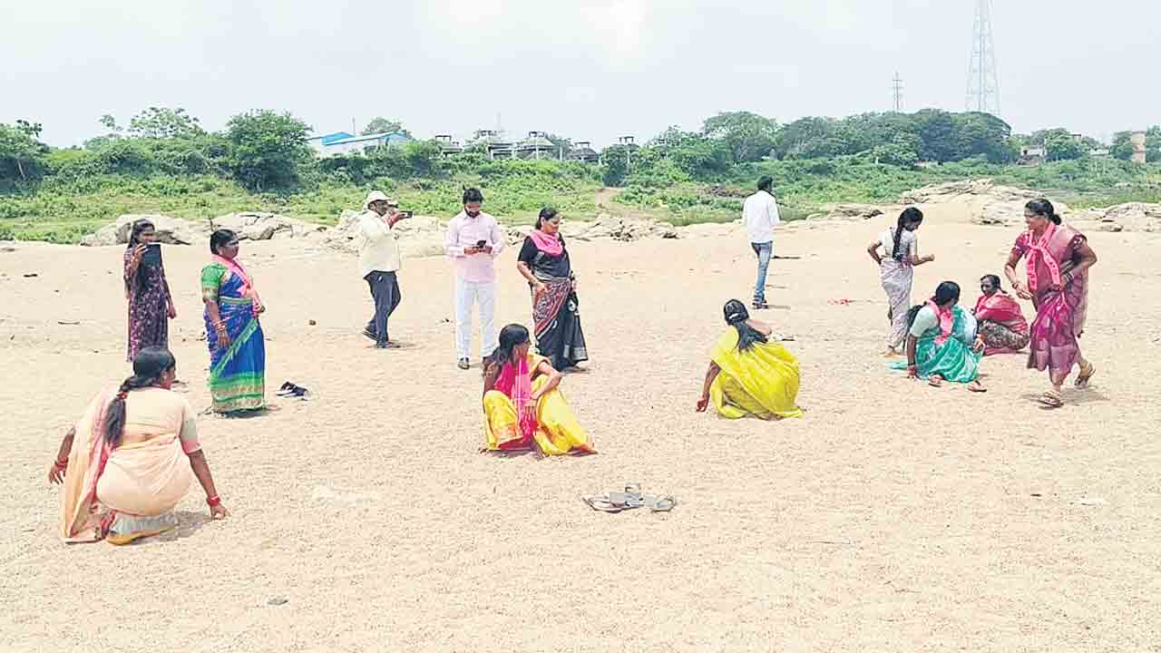 కాంగ్రెస్‌ పాలనలో గోదావరి ఎడారి.. కేసీఆర్‌ పాలనలో నిండుకుండలా నది