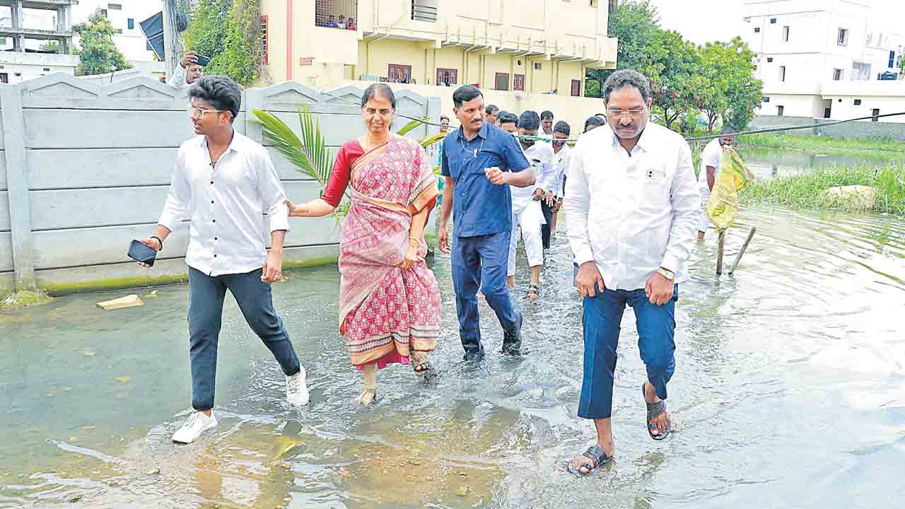 కాంగ్రెస్‌ చిల్లర రాజకీయాలు.. గాంధీభవన్‌ నుంచి నిధులు తీసుకొస్తున్నారా?