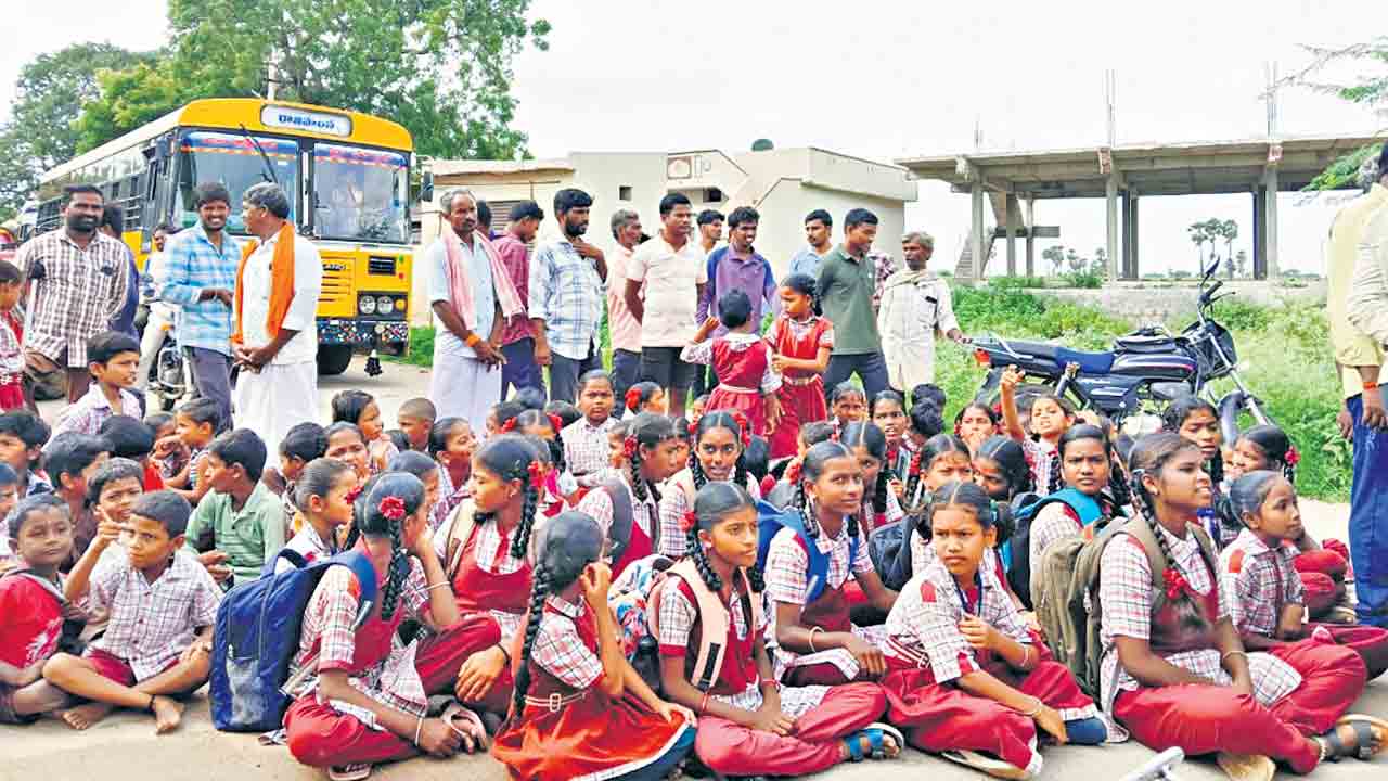 గురుకుల సంక్షోభం.. సర్కారు నిర్లక్ష్యంతో కలుషితాహార ఘటనలు