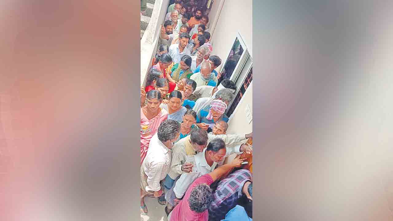 యూరియా అవస్థలు… కాంగ్రెస్‌ ప్రభుత్వానికి ముందుచూపు లేకపోవడం వల్లే కష్టాలు