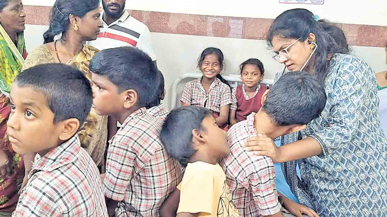 బడిలో ఫుడ్‌పాయిజన్‌ 22 మందికి అస్వస్థత