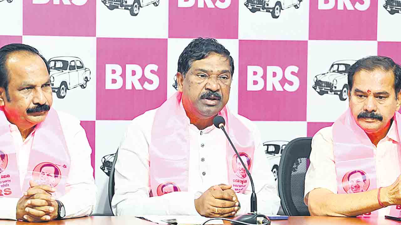 కడియం రాజీనామా చెయ్‌.. ఎన్నికల్లో నిన్ను ఓడించేందుకు ప్రజలు సిద్ధంగా ఉన్నరు